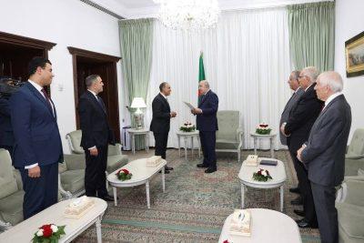 بتوجيهات من السيد رئيس جمهورية مصر العربية … وزير الخارجية يلتقي الرئيس الجزائري