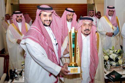 الطيار صبر كثيرا ونال كاس الوفاء بالحصان ما ونت توب