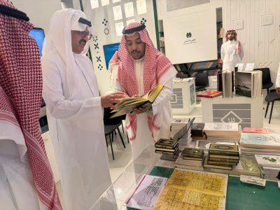 سفير خادم الحرمين الشريفين لدى دولة الكويت يزور ركن الشؤون الاسلامية بمعرض الكتاب الدولي في الكويت