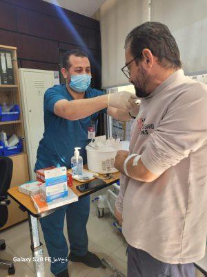 “الصحة” تبدأ حملة تطعيم ضد الانفلونزا الموسمية بمركز عطار لغسيل الكلى