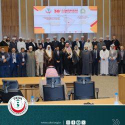 سفير خادم الحرمين الشريفين لدى دولة الكويت يزور ركن الشؤون الاسلامية بمعرض الكتاب الدولي في الكويت