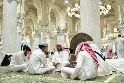 بإشراف 12 معلّمًا متخصصًا.. أكثر من 150 طالبًا في دورة الإتقان لحفظ القرآن في المسجد الحرام