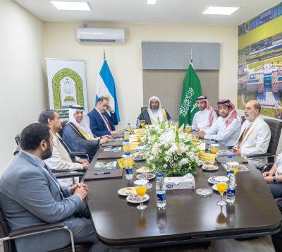 نيابة عن معالي الوزير الشيخ الدكتور عبداللطيف آل الشيخ وكيل الشؤون الإسلامية يرأس اجتماعي المجلس الأعلى والجمعية العمومية لمركز الملك فهد الثقافي الإسلامي بالأرجنتين لعام 2025م