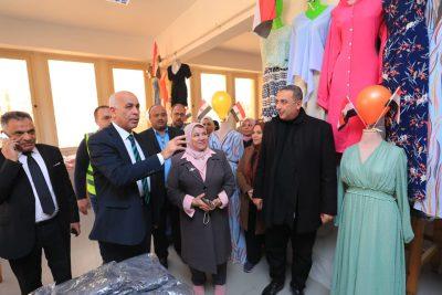 رئيس جامعة كفر الشيخ بجمهورية مصر العربية يشهد افتتاح معرض الأورمان للملابس بالمدن الجامعية دعمًا للطلاب غير القادرين