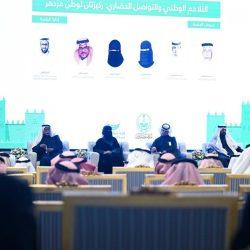 أمير منطقة تبوك يكرم المواطن فواز العنزي تقديرًا لموقفه الإنساني في تبرعه بكليته لابنة صديقه