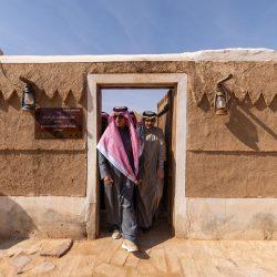 السديس يدشّن أعمال اللجنة الاستشارية للغات والترجمة .