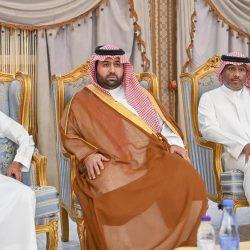 “ظلّ لا يتبع صاحبه” تجربة تشكيلية في فنون أبها