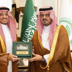 أمير منطقة الرياض يعزي رئيس مركز قصور المقبل في وفاة والدته