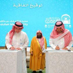 ضمن برنامج الشريك الأدبي الطاهر يحاضر عن تعلم العربية في أدبي الطائف ويوقّع ديوانه “ترانيم”