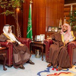 ليصل مجموع البرامج الدعوية في موسم العمرة خلال العام قرابة الـ 29 مليون خدمة إرشادية وتوعوية وزير الشؤون الإسلامية يدشّن المرحلة الثانية من برنامج توعية المعتمرين لموسم 1447هـ