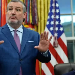 السيسي يوجه بتشريع يمنع استخدام الأطفال الهواتف المحمولة في مصر