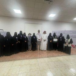 مدير “تعليم الطائف” يطّلع على تجارب الثانوية الرابعة