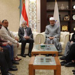 الفريق أسامة ربيع:”حركة الملاحة بقناة السويس منتظمة من الاتجاهين”