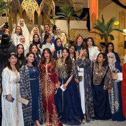نائب امير مدينة الرياض يؤدي صلاة الميت على رجل الاعمال حمد بن عبدالعزيز الجميح