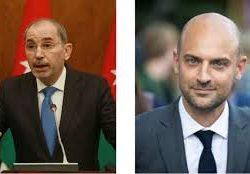 مؤشرا بورصة موسكو يغلقان على ارتفاع