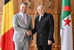 الرئيس الجزائري يلتقي رئيس الوزراء الصربي