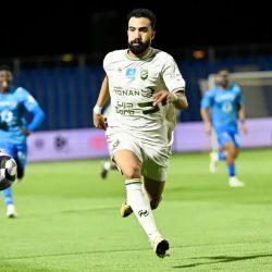 الهلال يكسب ضمك بصعوبة في الدوري السعودي