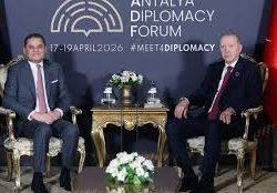 وزير الخارجية المصري يجري اتصالًا هاتفيًا بنظيرته المجرية