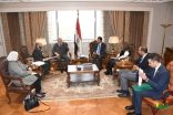 وزير الشباب والرياضة بجمهورية مصر العربية يلتقي سفير الأرجنتين لبحث تعزيز التعاون المشترك بين البلدين