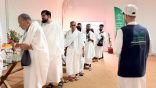 متطوعو “تعليم الطائف” يستقبلون ضيوف الرحمن بالهدايا التذكارية