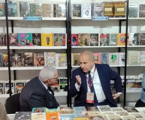 السفير المصري لدى المغرب يؤكد عمق العلاقات الثقافية بين مصر والمغرب خلال زيارته لـ معرض الرباط للكتاب
