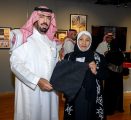 تقديراً لتميزها في معرض ” أطياف الحرمين ” : كسوة الكعبة المشرفة هدية تكريمية للمصورة السعودية العالمية – سوزان أسكندر