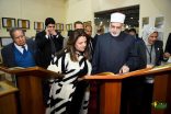 وزيرة الهجرة المصرية تتفقد جناح الأزهر الشريف بمعرض القاهرة الدولي للكتاب وزيرة الهجرة تدون كلمة تذكارية في سجل ضيوف الشرف بجناح الأزهر الشريف: وجدت جناحا مشرفا وصرحا ثقافيا مبهرا وجاذبا للكثير من رواد المعرض