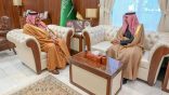 أمير حائل يستقبل مدير فرع وزارة الموارد البشرية والتنمية الاجتماعية بالمنطقة