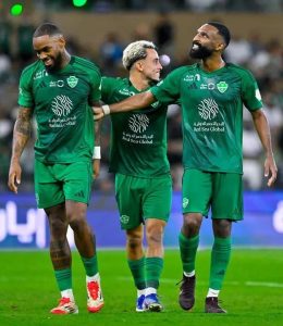 الأهلي يتغلب على الفتح بثلاثية في الدوري السعودي للمحترفين