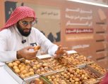 نوادر التمور تزيّن كرنفال بريدة بأكثر من (50) صنفًا مميزًا