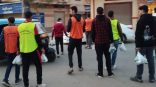 احباب الله يشاركون في توزيع وجبات إفطار صائم على الطريق