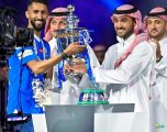 سمو وزير الرياضة يتوج الهلال بكأس دوري المحترفين