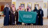 أمير منطقة القصيم يُدشّن مبادرة “رايتنا فخرنا” تعزيزًا لقيم الانتماء الوطني وترسيخًا لمكانة العلم السعودي