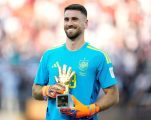الإسباني سيمون يحصد القفاز الذهبي لأفضل حارس في كأس العالم