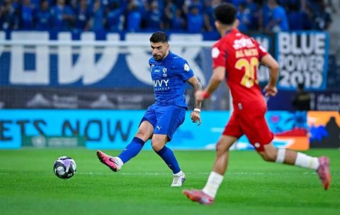 الهلال يكسب ضمك بصعوبة في الدوري السعودي