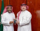 رئيس الاتحاد السعودي لكرة السلة يزور نادي الوحدة ويبحث تطوير اللعبة