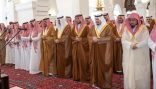 نائب أمير منطقة الرياض يؤدي صلاة الميت على عبدالرحمن بن صالح الشثري