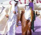 أمير قطر يصل الرياض وفي مقدمة مستقبليه نائب أمير المنطقة