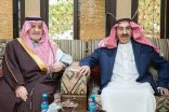 أمير تبوك يزور الشيخ محمد الشعلان وبن حرب والغريض في منازلهم للاطمئنان على صحتهم