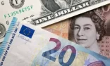 الجنيه الإسترليني ينخفض مقابل الدولار الأمريكي واليورو الأوروبي