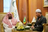 معالي الشيخ – السديس يستقبل المستفيدين ويؤكد استمرار تطوير الخدمات الدينية