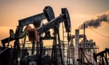النفط يصعد بعد تراجع مخزونات الخام الأمريكية