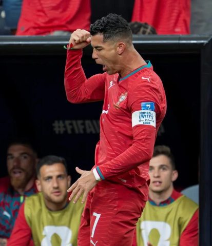 البرتغالي كريستيانو رونالدو أول لاعب يسجل في ست نسخ من نهائيات كأس العالم