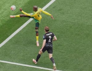 كندا تعبر إلى دور الـ16 بهدف متأخر أمام جنوب أفريقيا