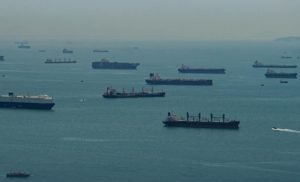 الحرس الثوري الإيراني يهاجم ثلاث حاويات تجارية