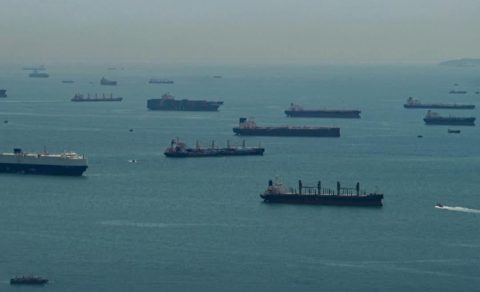 الحرس الثوري الإيراني يهاجم ثلاث حاويات تجارية