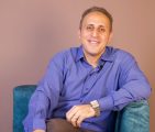 د. مصطفى محمود يحذّر من عادات يومية تسبب أمراض اللثة وتسوس الأسنان