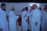 ال بن عشيم .. يستقبلون المعزين بوفاة فقيدهم الشيخ عوض