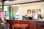 أمير تبوك يستقبل مدير إدارة الكهرباء بالمنطقة