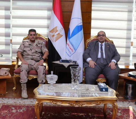 رئيس جامعة كفر الشيخ بجمهورية مصر العربية يستقبل المستشار العسكري للمحافظة ويهنئه بمناسبة توليه مهام منصبه